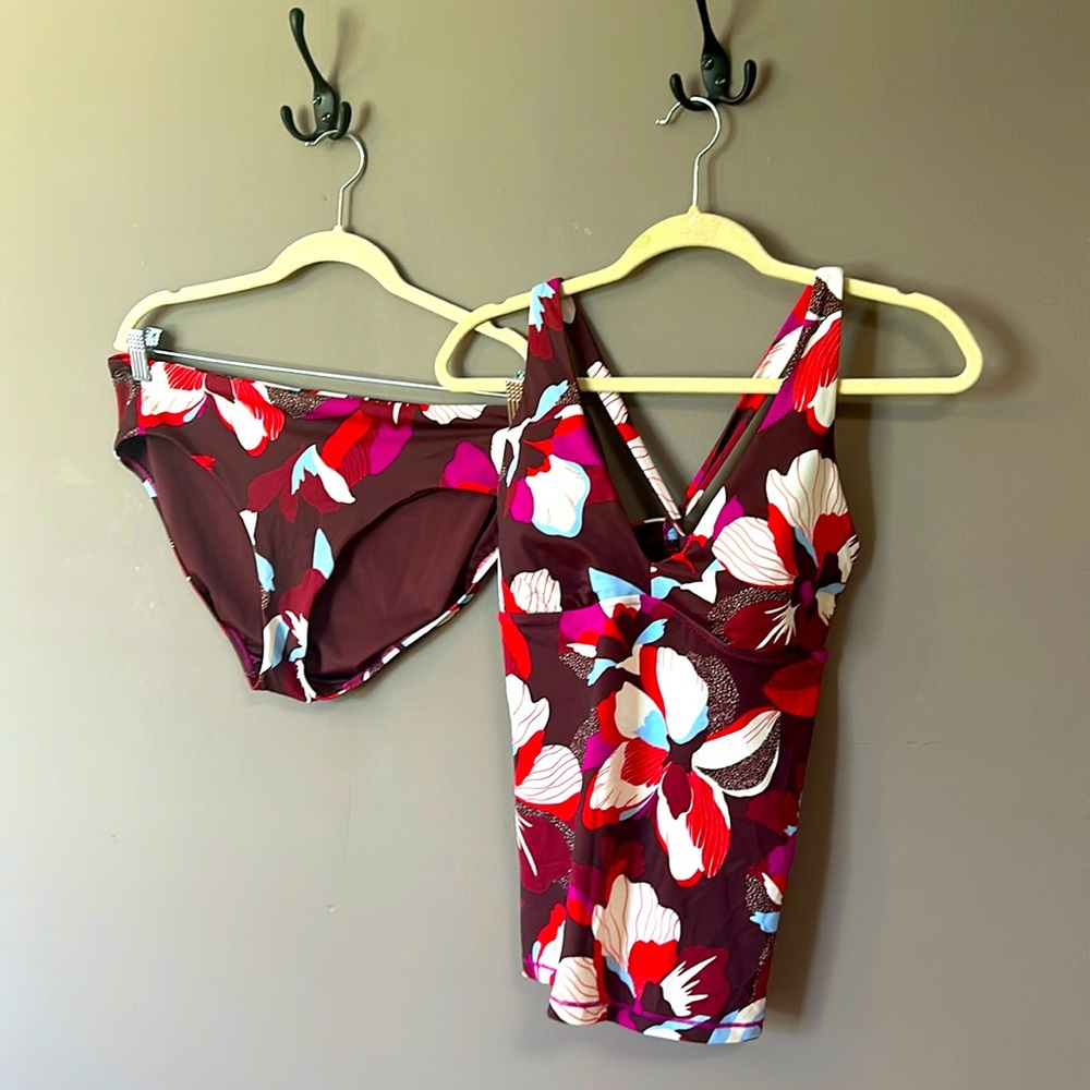 Athleta Hero Blossom Plunge Tankini swim set. Top is L, cup A-C.
